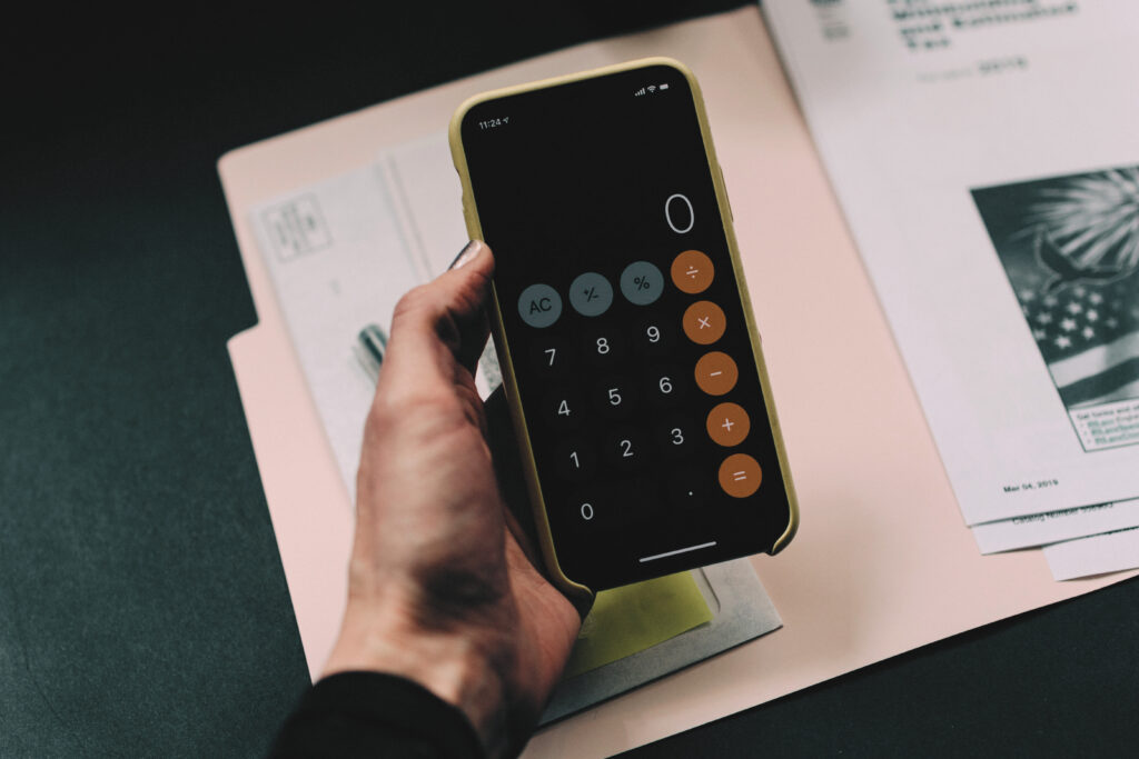 Calculating the rent with a calculator on smart phone